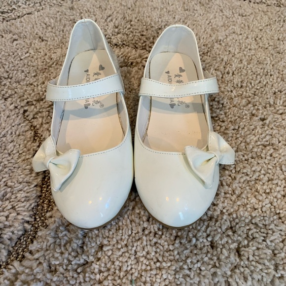 girls off white dress shoes